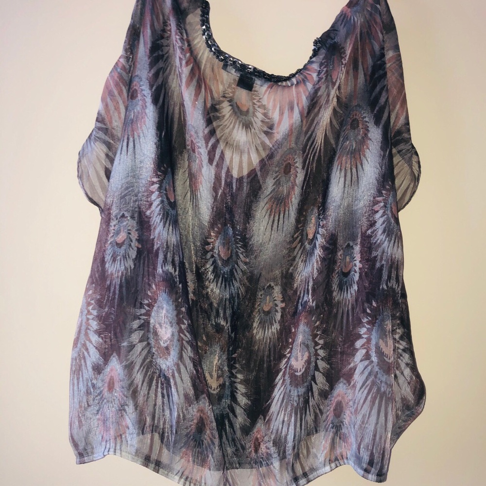Gorgeous blouse in super soft silky🪶like fabric🪶 - Picture 4 of 4
